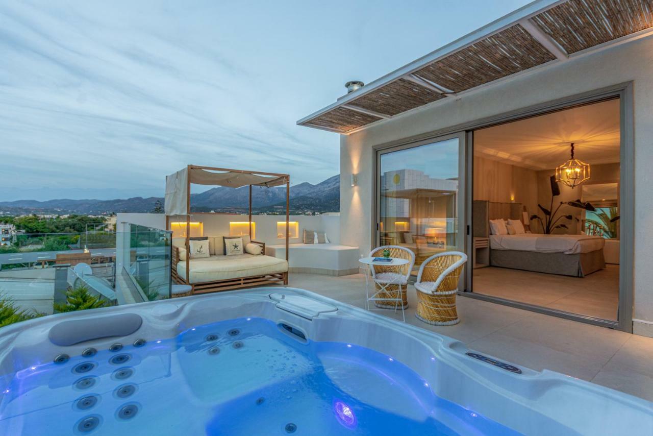 Luxury Veranda Suite hot tub,906659758:JPEG