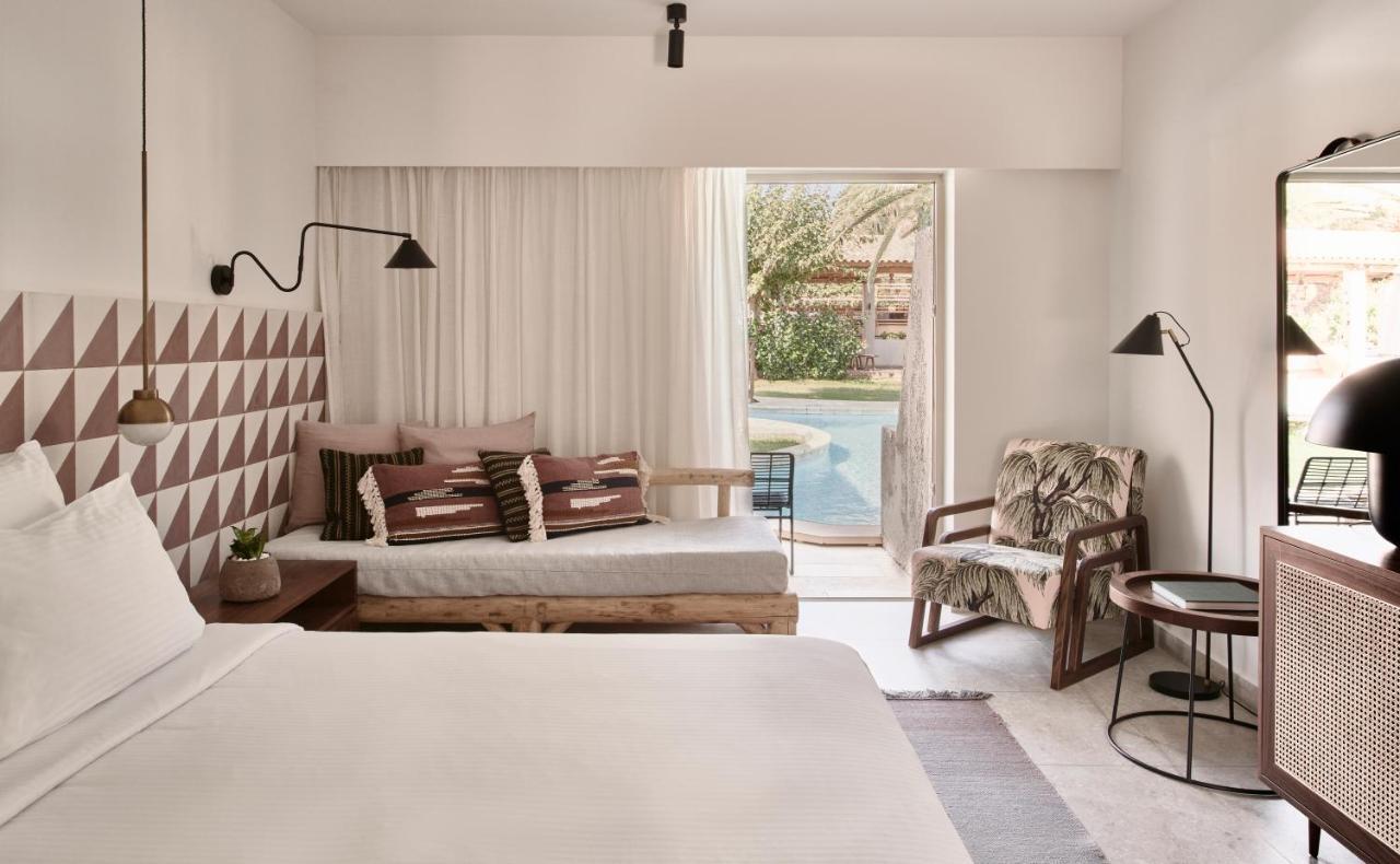Swim-Up-Bungalow